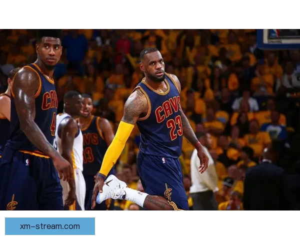 41岁勒布朗差1篮板创三双纪录却遭争议判罚 湖媒怒批裁判判决荒谬 41岁勒布朗差1篮板创三双纪录却遭争议判罚 湖媒怒批裁判判决荒谬