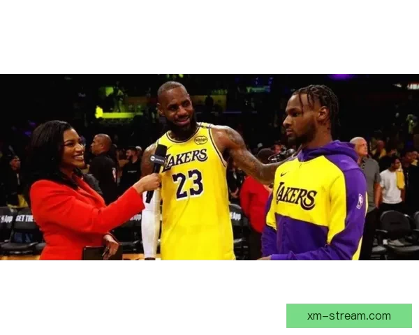 NBA历史首例父子同场助攻 布朗尼接詹姆斯传球命中三分 NBA历史首例父子同场助攻 布朗尼接詹姆斯传球命中三分